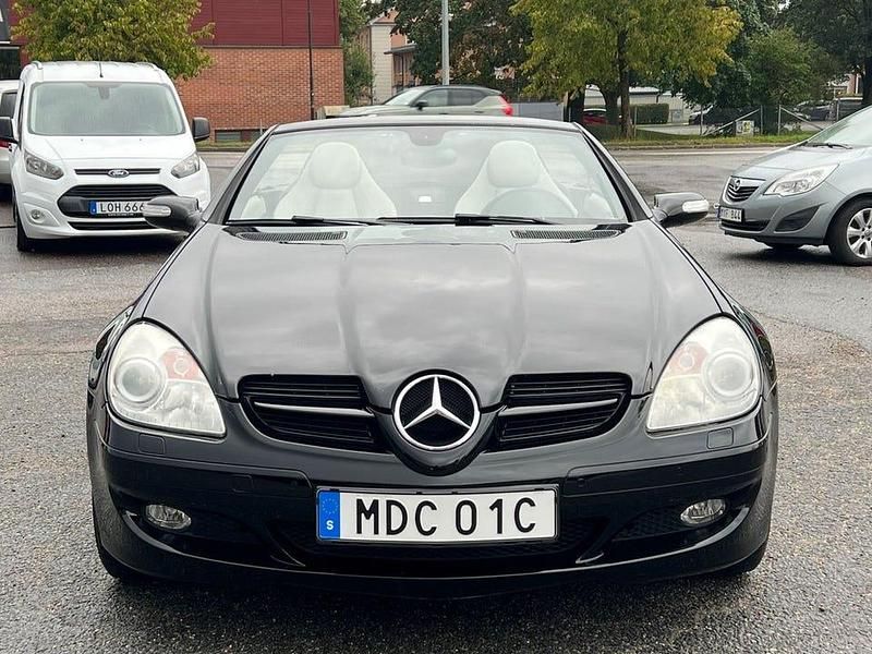 Begagnad Mercedes SLK200 163 HK (119 kW) 2004 Svart Cab
