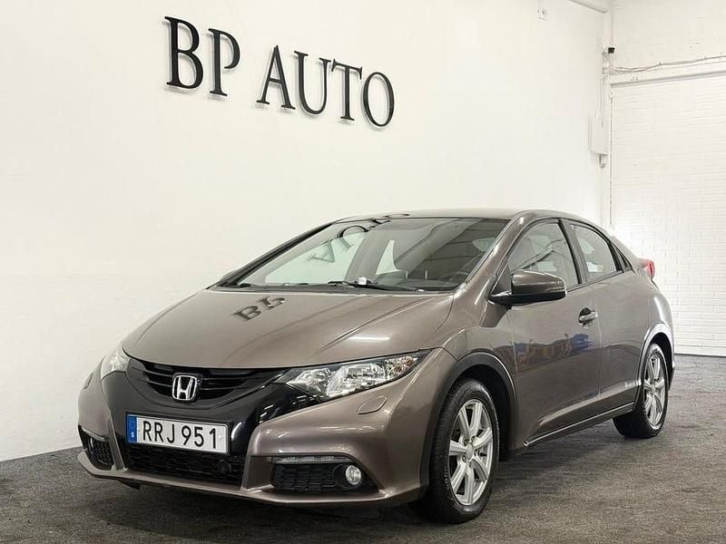 Ljusbrun Begagnad 2014 Honda Civic Sport Halvkombi | 119 900 kr (Marknadspris) - Bild 1/4