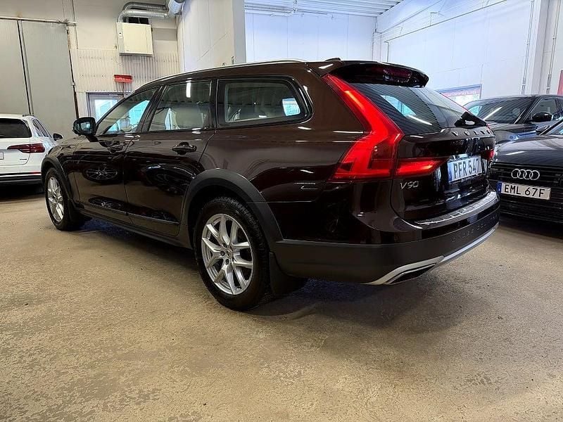 Begagnad Volvo V90 CC Inscription 235 HK (172 kW) 2017 Mörkbrun Kombi