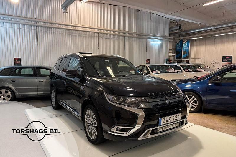 Svart Begagnad 2020 Mitsubishi Outlander P-HEV SUV | 224 900 kr (Bra pris) - Bild 1/3