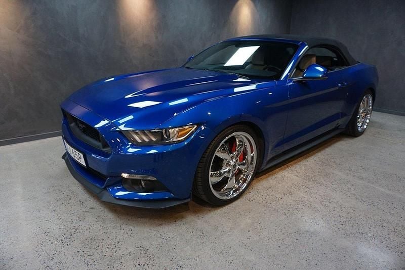 Blå Begagnad 2017 Ford Mustang Convertible Cab | 279 900 kr (Marknadspris) - Bild 1/4
