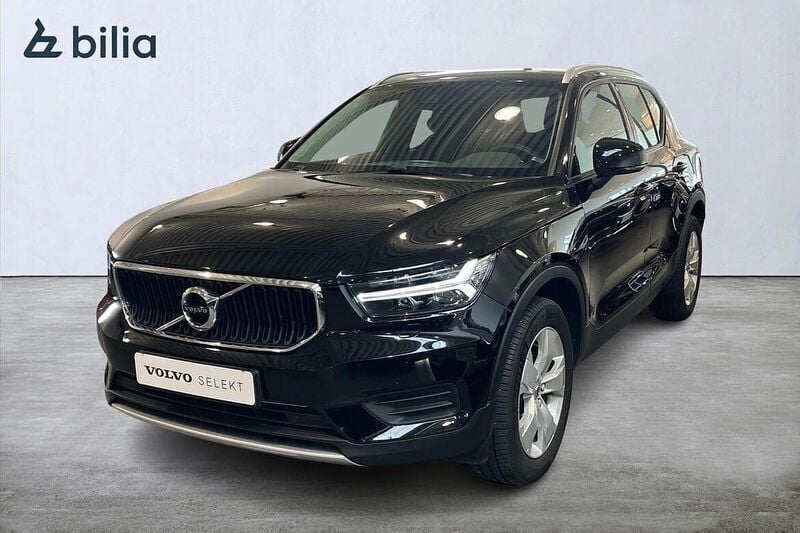 Svart Begagnad 2022 Volvo XC40 Momentum SUV | 309 900 kr (Marknadspris) - Bild 1/3