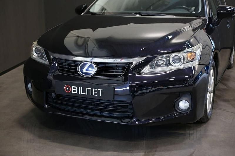 Begagnad Lexus CT200h 135 HK (99 kW) 2012 Svart Halvkombi