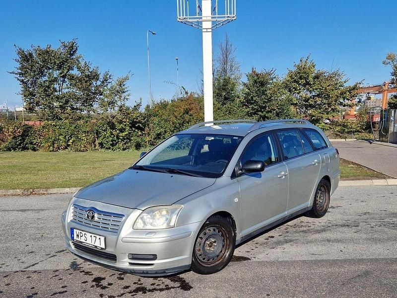 Silver Begagnad 2005 Toyota Avensis Kombi | 20 000 kr (Bra pris) - Bild 1/4