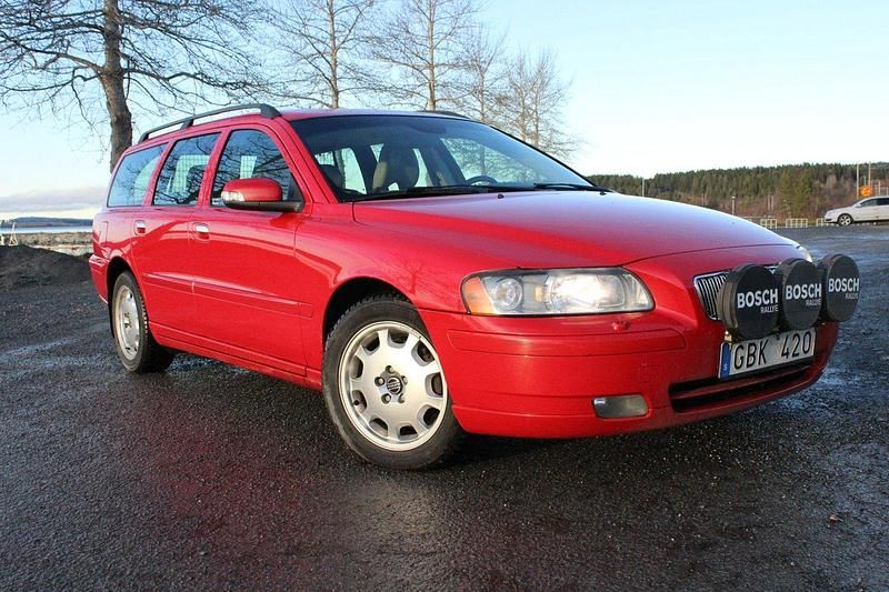 Röd Begagnad 2008 Volvo V70 Momentum Kombi | 45 000 kr (Bra pris) - Bild 1/4