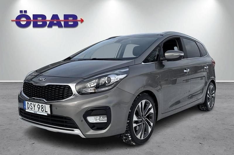 Grå Begagnad 2018 Kia Carens Minibuss | 189 900 kr (Marknadspris) - Bild 1/4