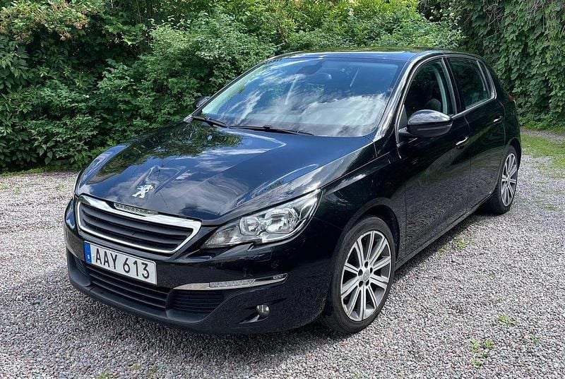 Svart Begagnad 2014 Peugeot 308 Active Halvkombi | 118 000 kr (Marknadspris) - Bild 1/3
