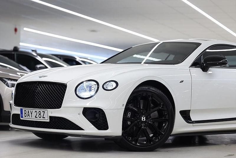 Begagnad Bentley Continental GT 550 HK (404 kW) 2023 Vit Sportkupé