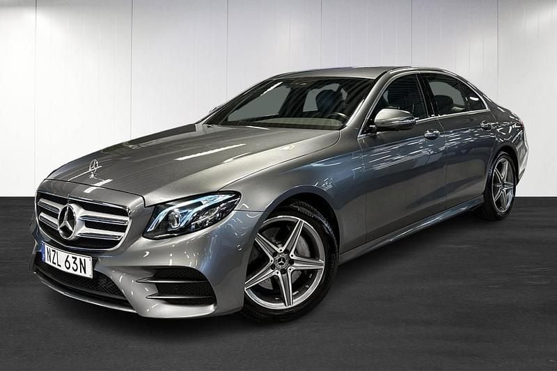 Grå Begagnad 2019 Mercedes E200 AMG line Sedan | 284 900 kr (Marknadspris) - Bild 1/4