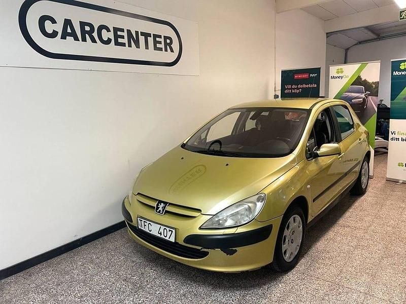 Ljusgul Begagnad 2002 Peugeot 307 Halvkombi | 15 000 kr (Bra pris) - Bild 1/4