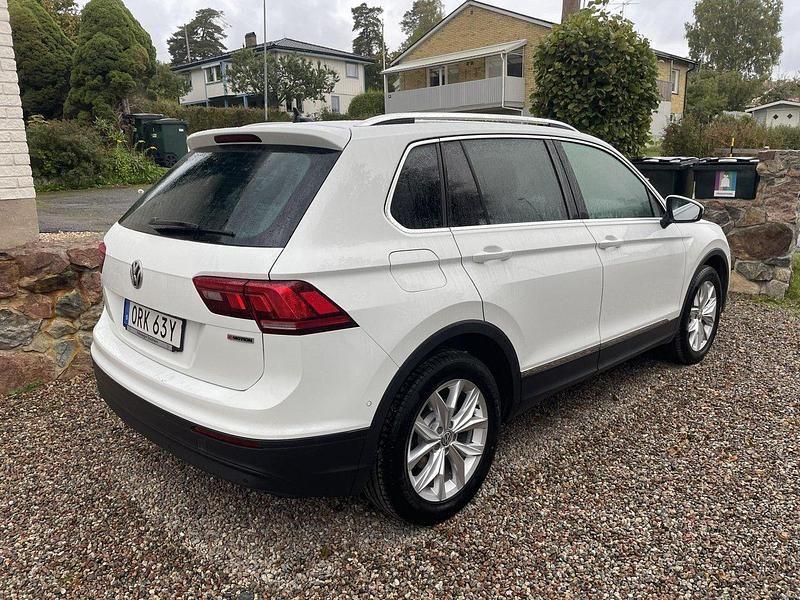 Vit Begagnad 2020 VW Tiguan SUV | 259 000 kr (Bra pris) - Bild 1/4