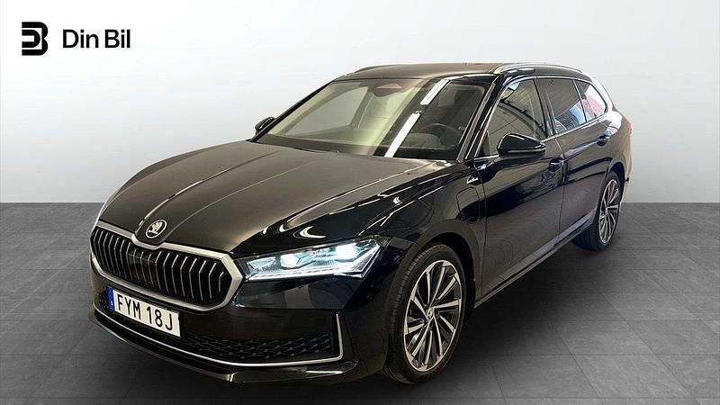 Svart Begagnad 2024 Skoda Superb LAURIN & KLEMENT Kombi | 524 900 kr - Bild 1/4