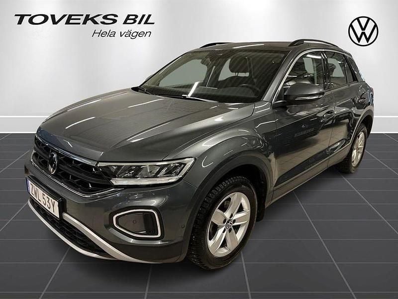 Indium grey metallic Begagnad 2022 VW T-Roc SUV | 209 900 kr (Marknadspris) - Bild 1/4