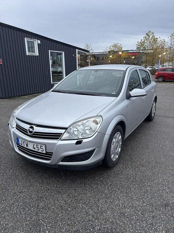 Grå Begagnad 2009 Opel Astra Halvkombi | 24 000 kr (Marknadspris) - Bild 1/4
