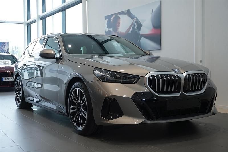 Ny BMW i5 Shadowline 250 kW (340 HK) 2025 Grå Kombi