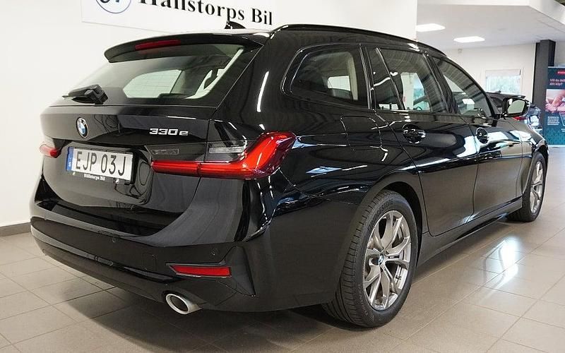Begagnad BMW 330e 2021 Svart Kombi