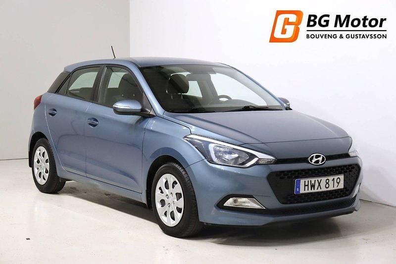 Blå Begagnad 2017 Hyundai i20 Premium Halvkombi | 134 700 kr (Marknadspris) - Bild 1/3