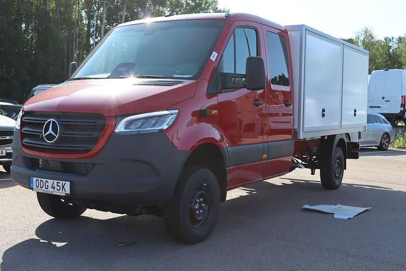 Flerfärgad (röd) Ny 2025 Mercedes Sprinter Van | 986 250 kr - Bild 1/4