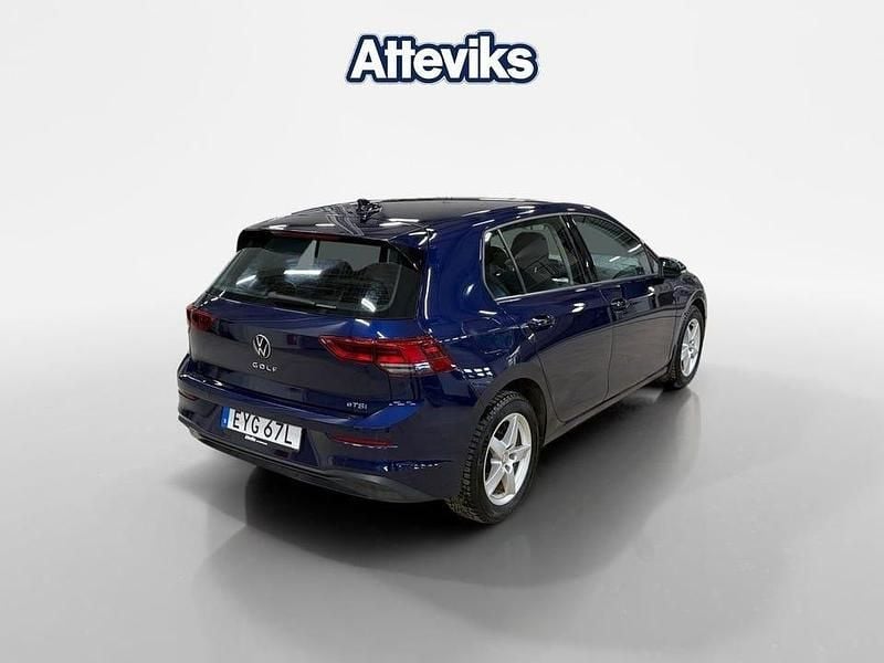 Begagnad VW Golf VIII 112 HK (82 kW) 2020 Blå Halvkombi