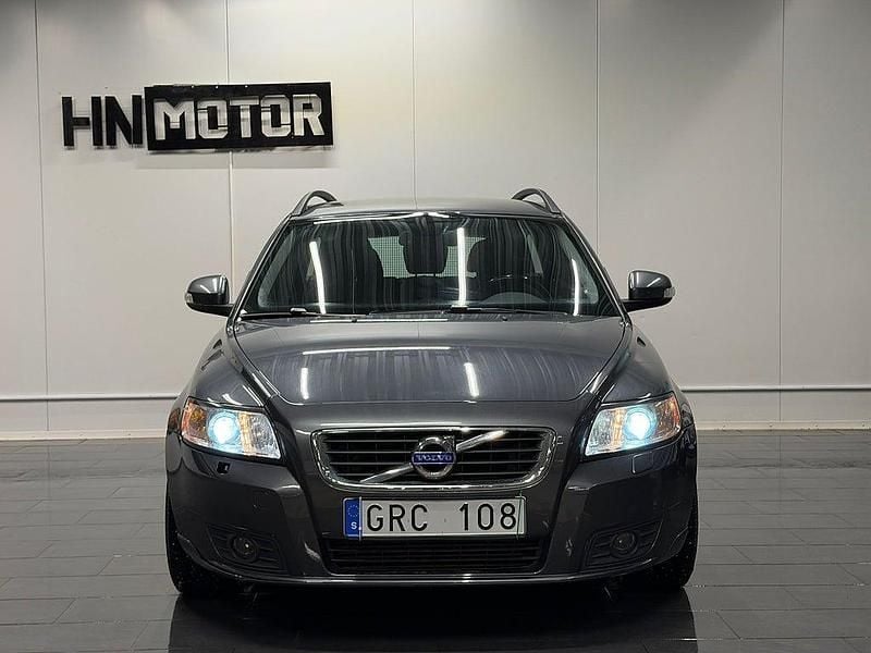 Begagnad Volvo V50 Momentum 177 HK (130 kW) 2011 Grå Kombi