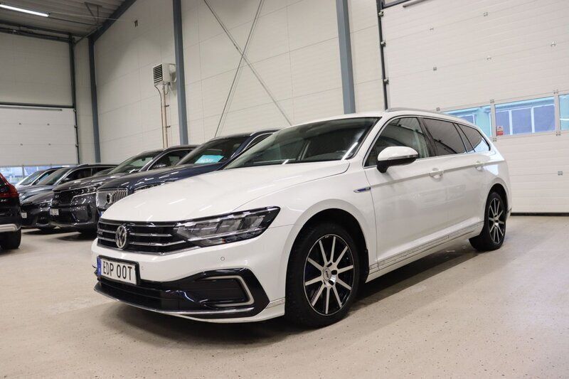 Vit Begagnad 2019 VW Passat GTE Kombi | 214 800 kr (Marknadspris) - Bild 1/4
