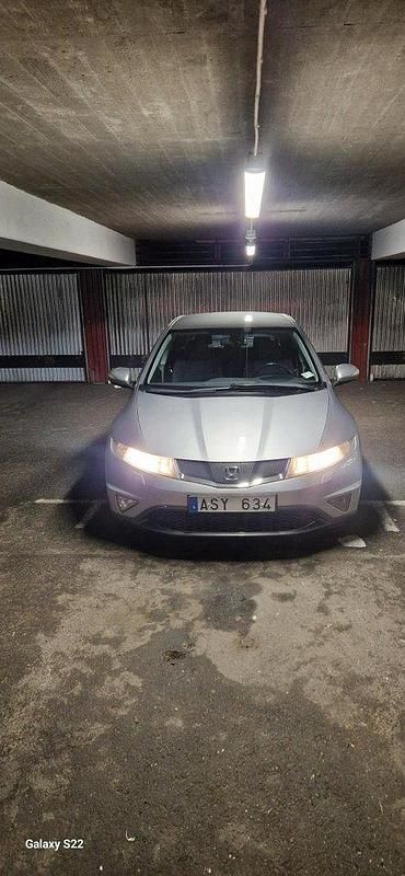 Silver Begagnad 2010 Honda Civic Sport Halvkombi | 65 000 kr (Marknadspris) - Bild 1/4