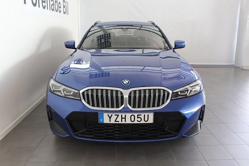 Begagnad BMW 330e M Sport 184 HK (135 kW) 2024 Blå Kombi