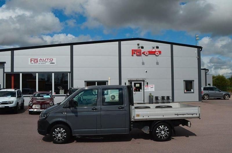 Grå Begagnad 2018 VW T6 Van | 224 900 kr (Lite dyr) - Bild 1/4