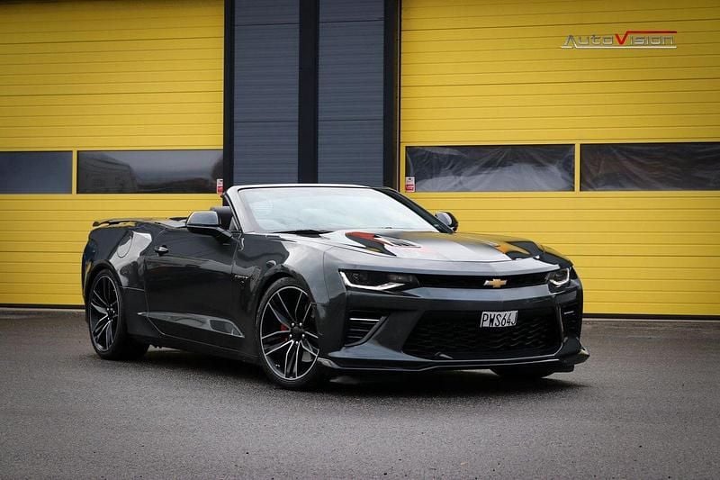Mörkgrå Begagnad 2017 Chevrolet Camaro SS Cab | 549 900 kr (Lite dyr) - Bild 1/4