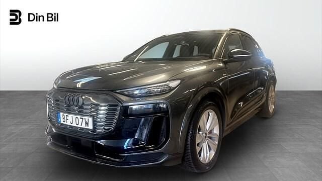 Begagnad Audi Q6 e-tron S-Line 284 kW (387 HK) 2025 Daytonagrå pärleffekt SUV