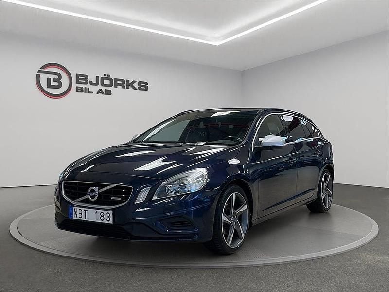 Blå Begagnad 2012 Volvo V60 R-Design Kombi | 89 500 kr (Marknadspris) - Bild 1/4