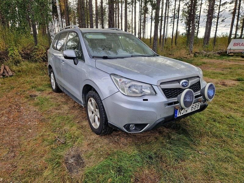 Silver Begagnad 2013 Subaru Forester SUV | 25 000 kr (Marknadspris) - Bild 1/4