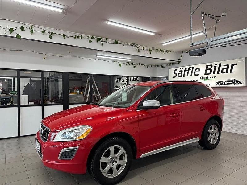 Begagnad Volvo XC60 R-Design 205 HK (150 kW) 2011 Röd SUV