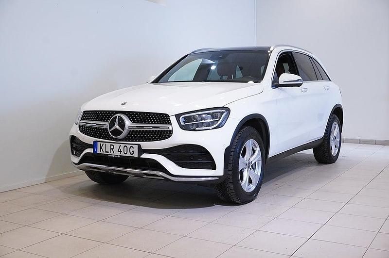 Vit Begagnad 2021 Mercedes GLC300 AMG line SUV | 449 900 kr - Bild 1/4
