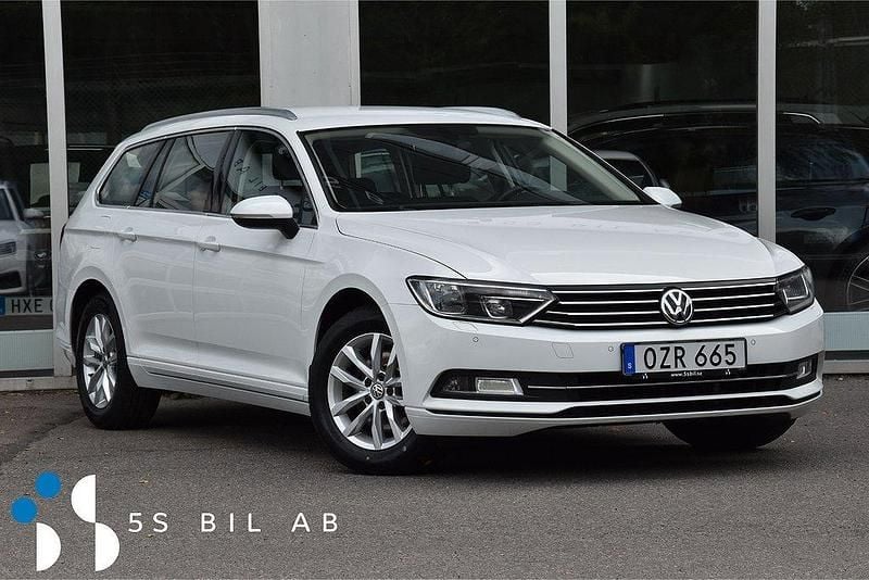 Vit Begagnad 2016 VW Passat Kombi | 154 900 kr (Marknadspris) - Bild 1/4