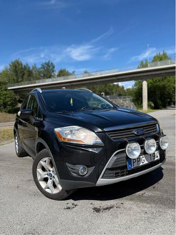 Svart Begagnad 2011 Ford Kuga Trend SUV | 49 999 kr (Superpris) - Bild 1/4