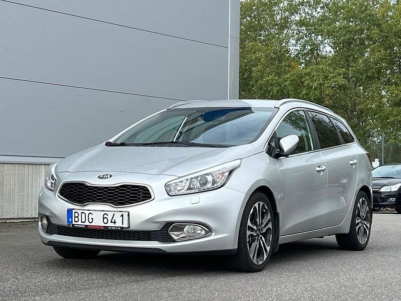 Grå Begagnad 2013 Kia Ceed Sportswagon Comfort Kombi | 109 900 kr (Lite dyr) - Bild 1/4