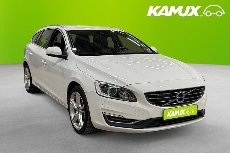 Vit Begagnad 2017 Volvo V60 Kombi | 229 800 kr (Dyr) - Bild 1/4