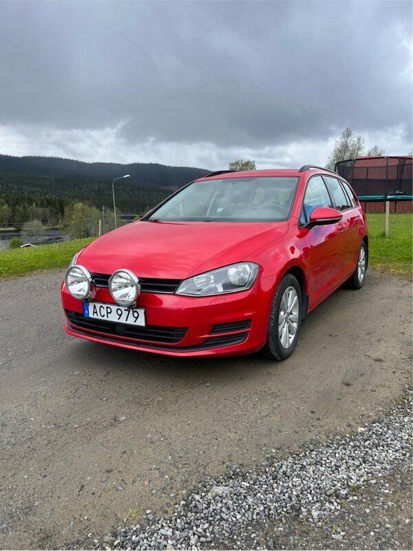 Röd Begagnad 2014 VW Golf VII Kombi | 85 000 kr (Marknadspris) - Bild 1/4