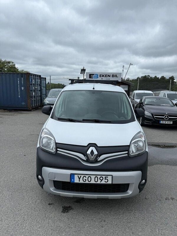 Vit Begagnad 2017 Renault Kangoo Minibuss | 69 900 kr (Bra pris) - Bild 1/4