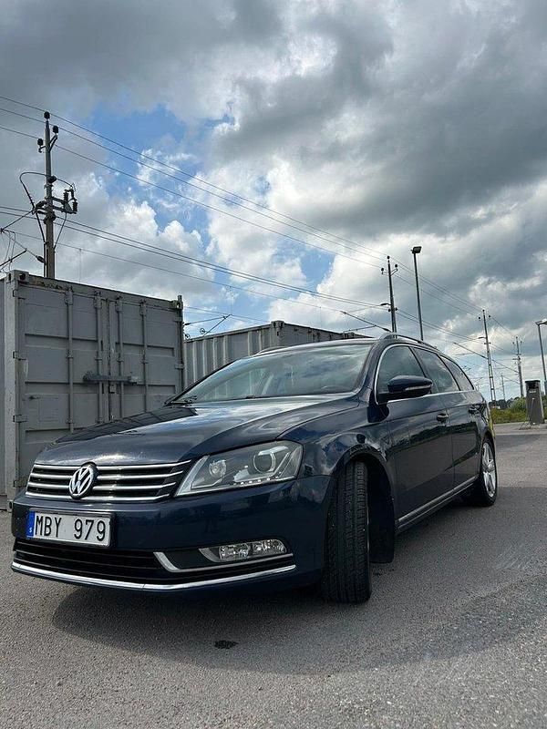 Blå Begagnad 2012 VW Passat Kombi | 55 000 kr (Bra pris) - Bild 1/4