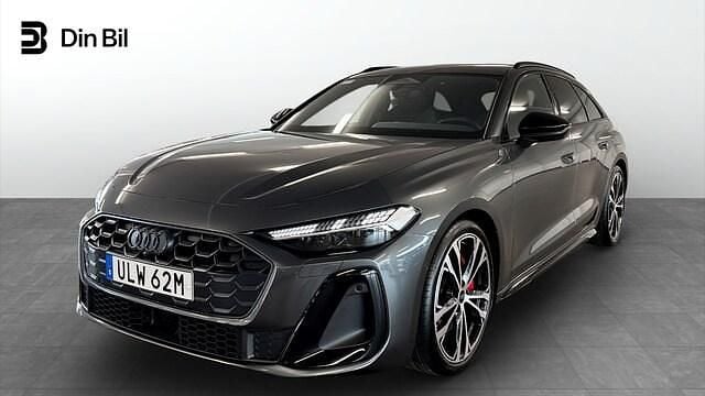 Daytonagrå pärleffekt Begagnad 2025 Audi A5 S-Line Sportkupé | 699 900 kr - Bild 1/4