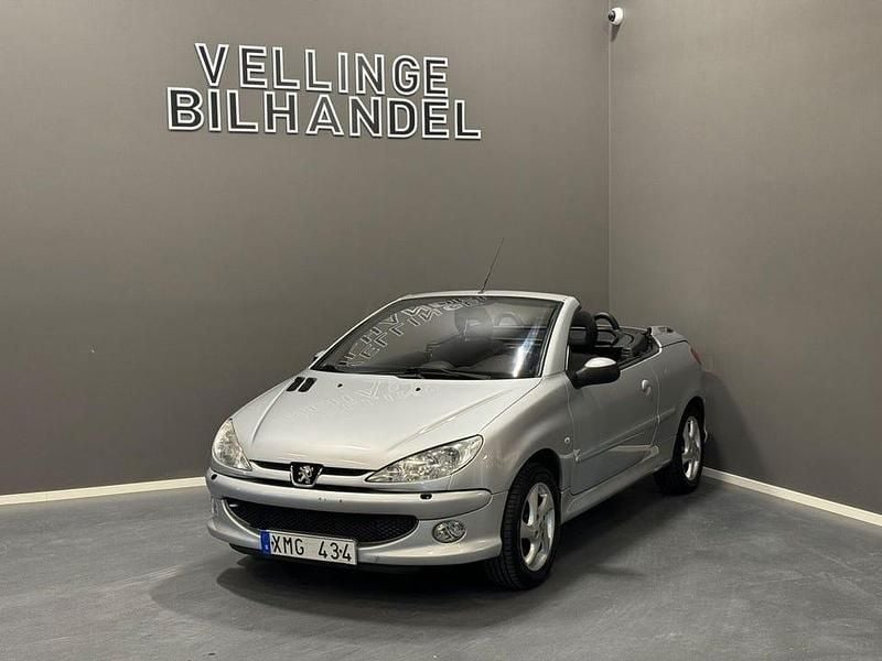 Ljusgrå Begagnad 2006 Peugeot 206 CC Cab | 24 900 kr (Marknadspris) - Bild 1/4