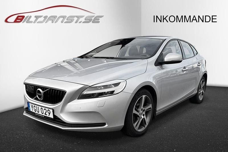 Silver Begagnad 2016 Volvo V40 Momentum Halvkombi | 139 900 kr (Bra pris) - Bild 1/3