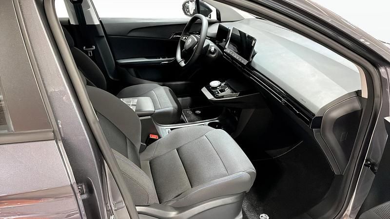 Begagnad MG MG4 EV 125 kW (170 HK) 2024 Grå Halvkombi