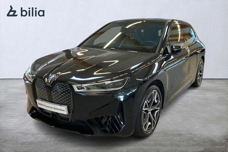 Svart Begagnad 2022 BMW iX Comfort Edition SUV | 529 000 kr (Bra pris) - Bild 1/4