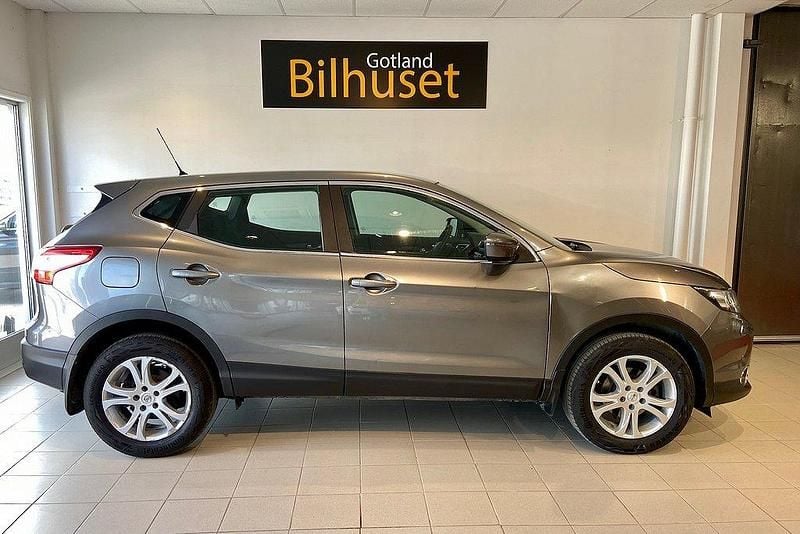 Grå Begagnad 2016 Nissan Qashqai SUV | 129 800 kr (Marknadspris) - Bild 1/4
