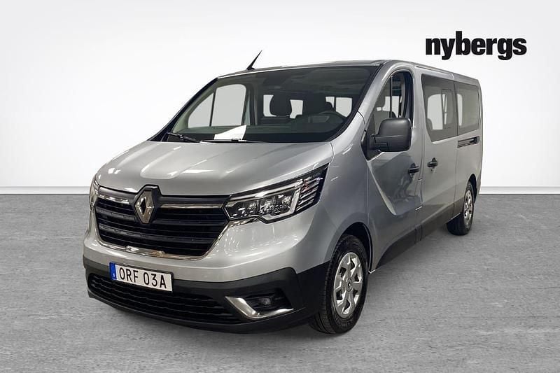 Grå Begagnad 2023 Renault Trafic Van | 369 000 kr (Marknadspris) - Bild 1/4