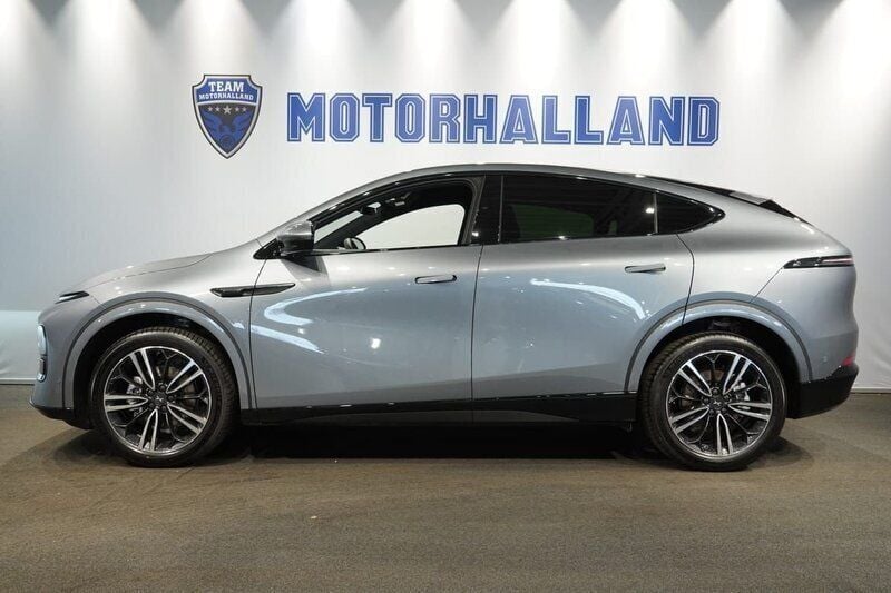 Grå Begagnad 2025 XPENG G6 SUV | 529 900 kr - Bild 1/4