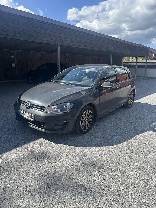 Grå Begagnad 2013 VW Golf VII Halvkombi | 55 000 kr (Marknadspris) - Bild 1/4